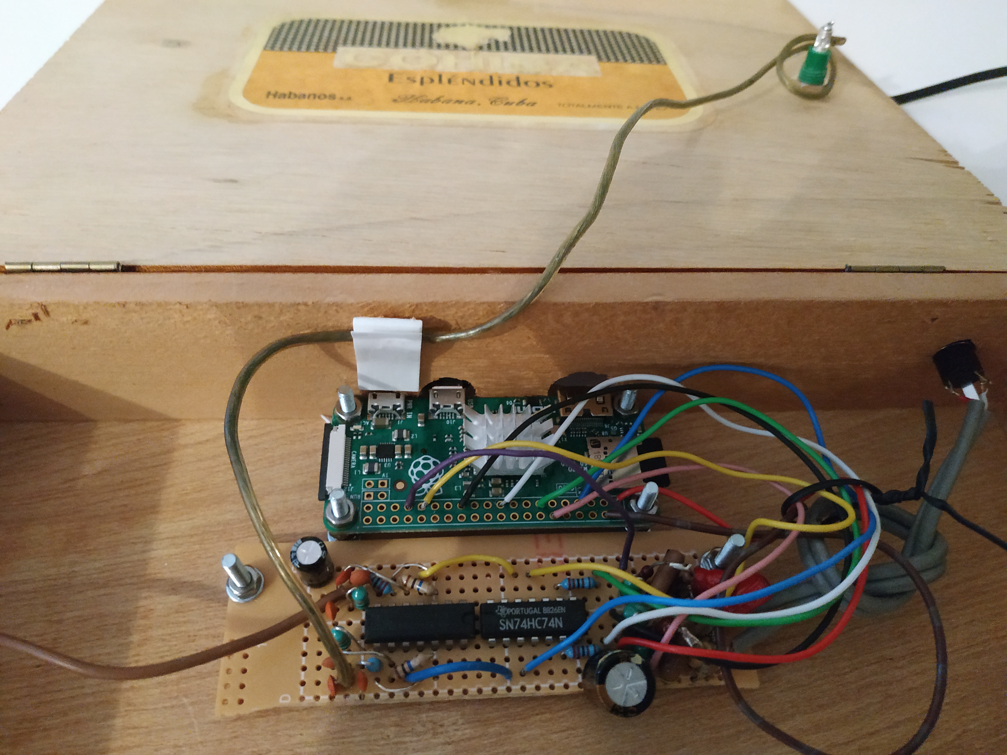 Make Your Own Simple Theremin : 4 Steps (with Pictures